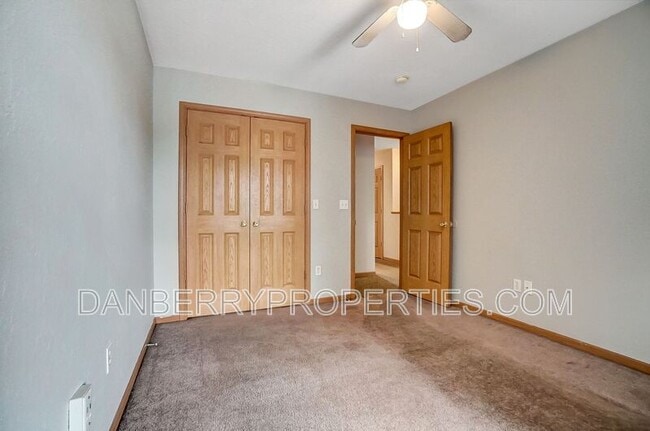 Building Photo - 1115 N Byrne Rd