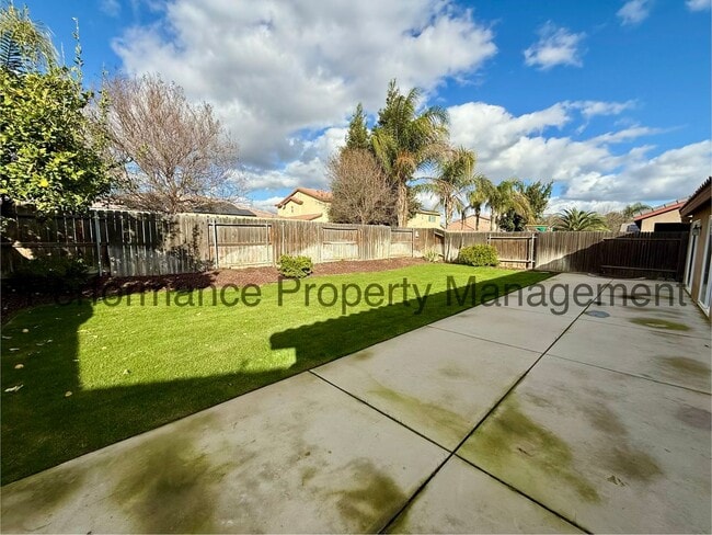 Building Photo - Stunning 5 Bed/3 Bath SW Bakersfield Home w/ RBP & $0 Deposit Option
