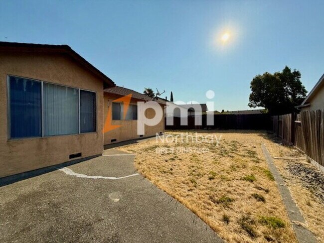 Building Photo - 2884 Sequoia Pl