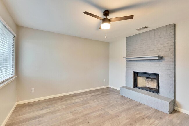 Building Photo - 2203 E Stassney Ln