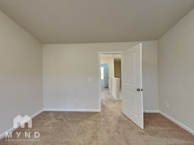 Building Photo - 132 Everglade Wy