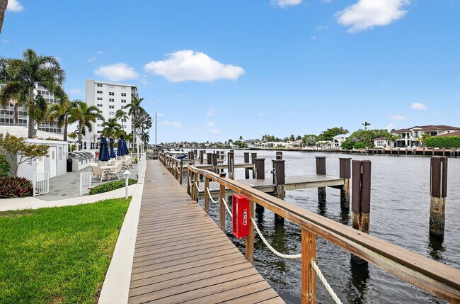 Building Photo - 3212 S Ocean Blvd