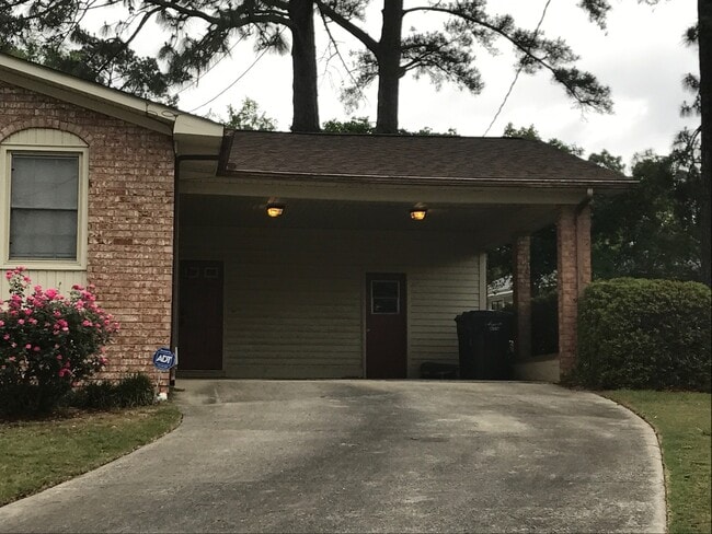 Building Photo - Fresh Paint, Private Large Quiet neighborhood and cul-de-sac - No Carpet, shady culdesac lot
