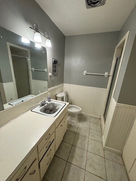 Building Photo - 3809 Spring Holw