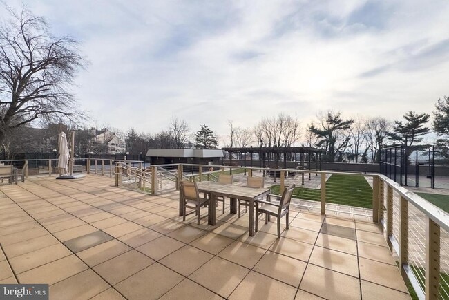 Building Photo - 250 S Reynolds St