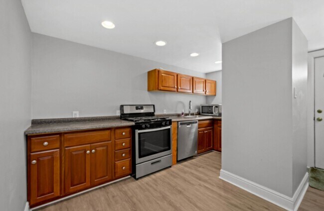 Building Photo - 2701-2703 Oakley Way (Full Service)