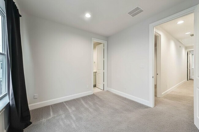 Building Photo - 5308 S Capitol St