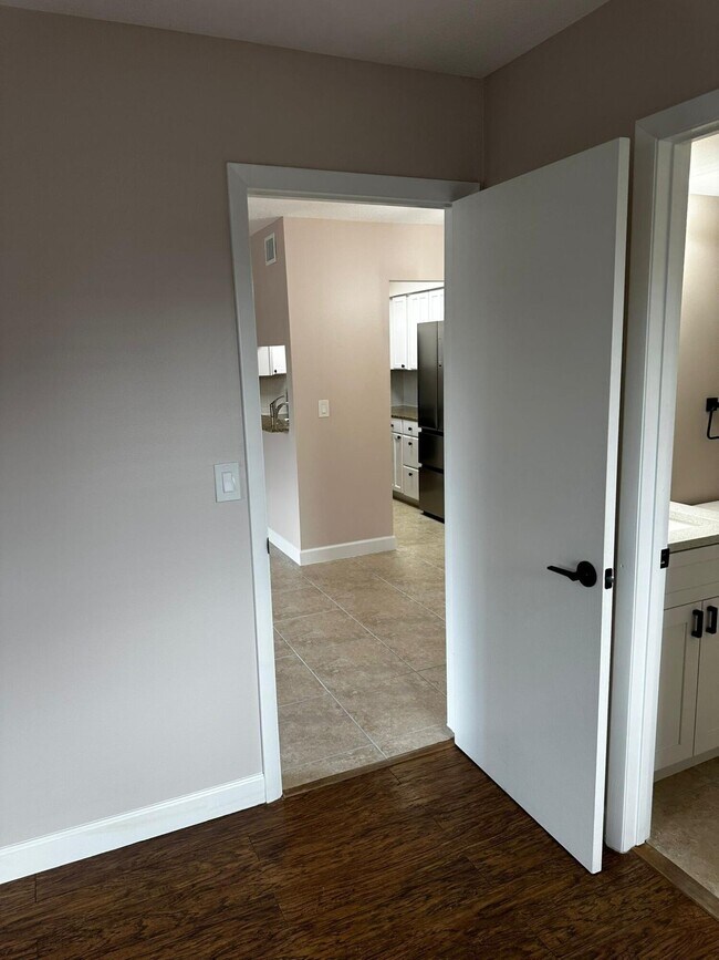 Building Photo - 7221 Golf Colony Ct