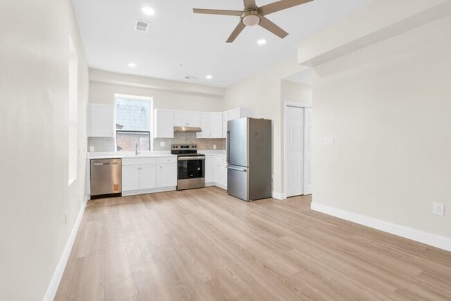 Building Photo - 18 N Main St