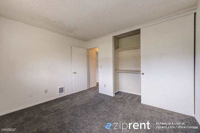 Building Photo - 2 br, 1 bath Condo - 9546 Carroll Canyon R...