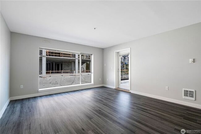 Building Photo - Top-Floor Condo with Office/Den + Private Balcony in the Heart of Seattle
