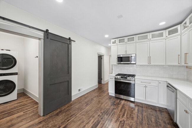 Building Photo - 1910 S Harvey Ave