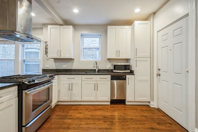 Building Photo - 4945 N Kilpatrick Ave
