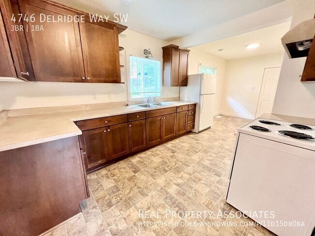 Building Photo - 4746 Delridge Way SW