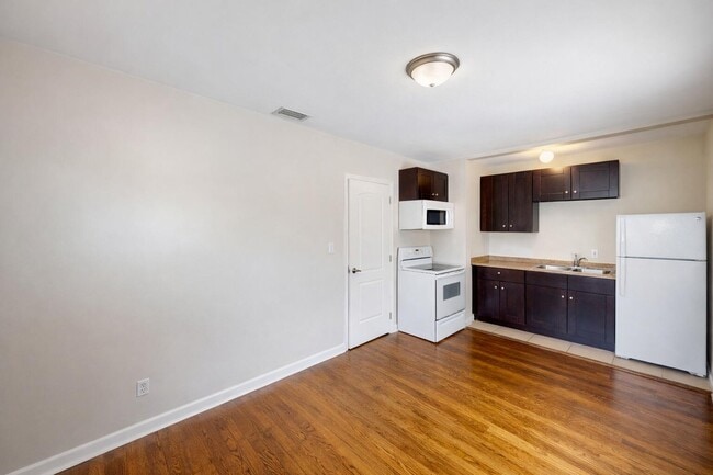 Building Photo - 509 6th Ave N