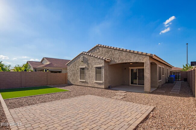 Building Photo - 2669 E Bellerive Dr