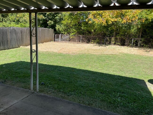 Building Photo - 4 Bedroom Home in Huber Heights