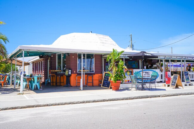 Building Photo - 1826 58th St S