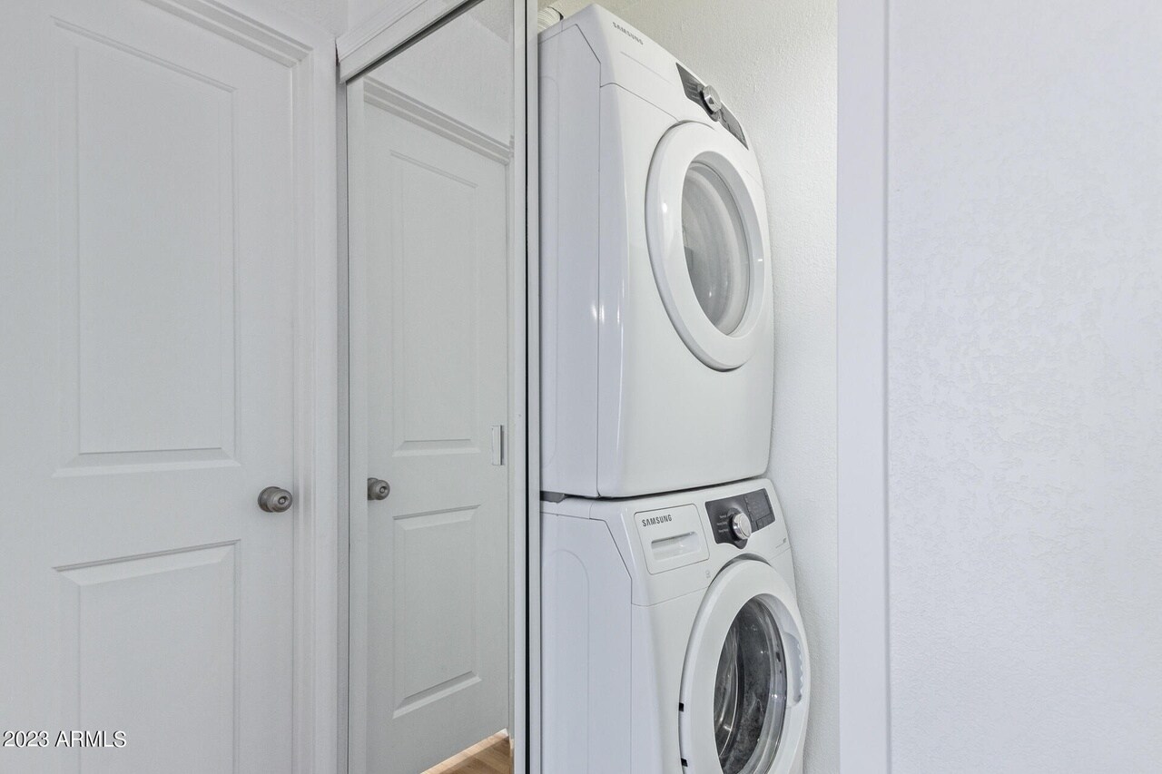 Building Photo - 2409 W Hazelwood St