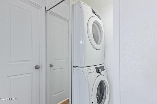 Building Photo - 2409 W Hazelwood St