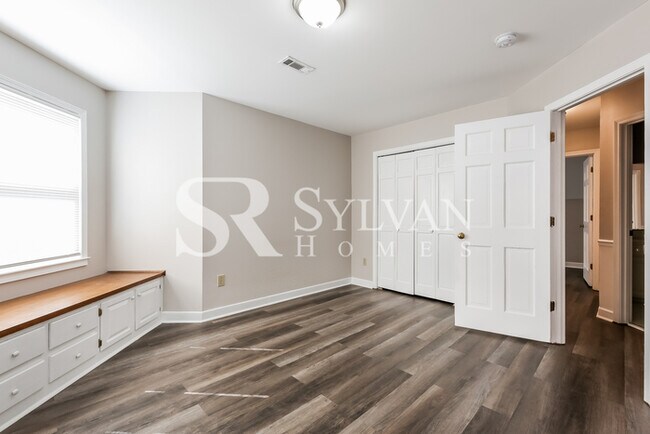 Building Photo - Gorgeous 4 bedroom, 3BA home available now!