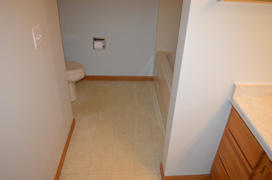 Building Photo - 301 Harbour Town Dr