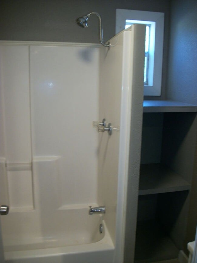 Building Photo - GREAT RENTAL NEAR DOWNTOWN!