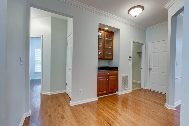 Building Photo - Luxury, Location, and Lifestyle on Rolling...