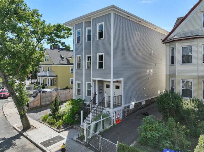 Building Photo - 18 Armandine St