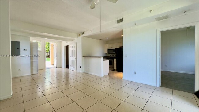 Building Photo - 2000 Freeport Dr