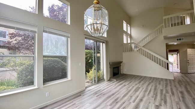 Building Photo - 115 Keil Bay