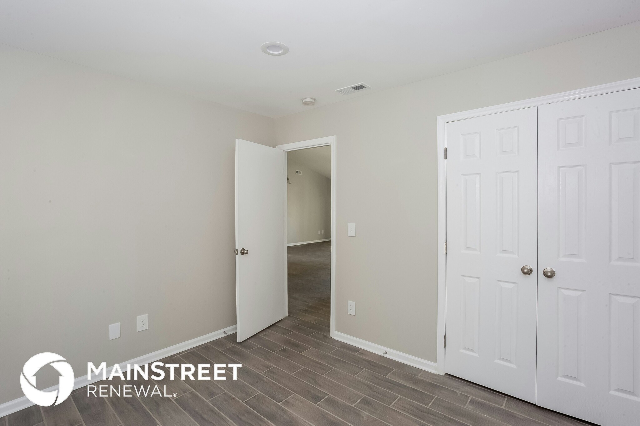 Building Photo - 10026 Topeka Dr