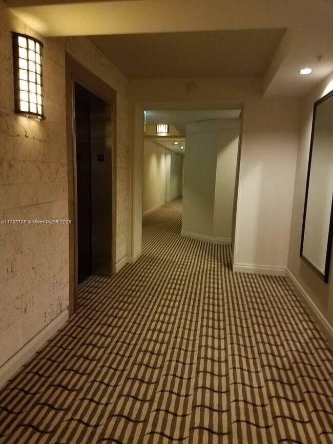Building Photo - 801 Brickell Key Blvd