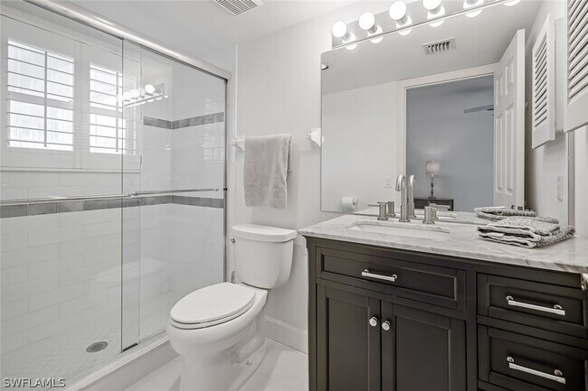 Building Photo - 433 2nd St S