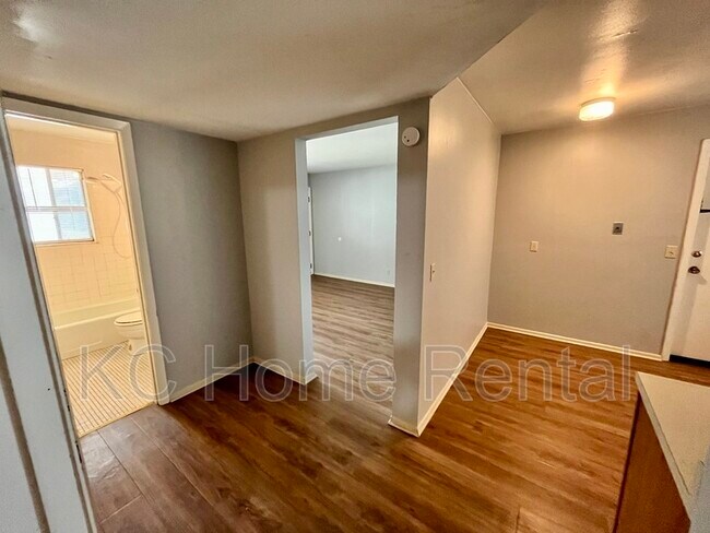 Building Photo - 2212 NE 77th St