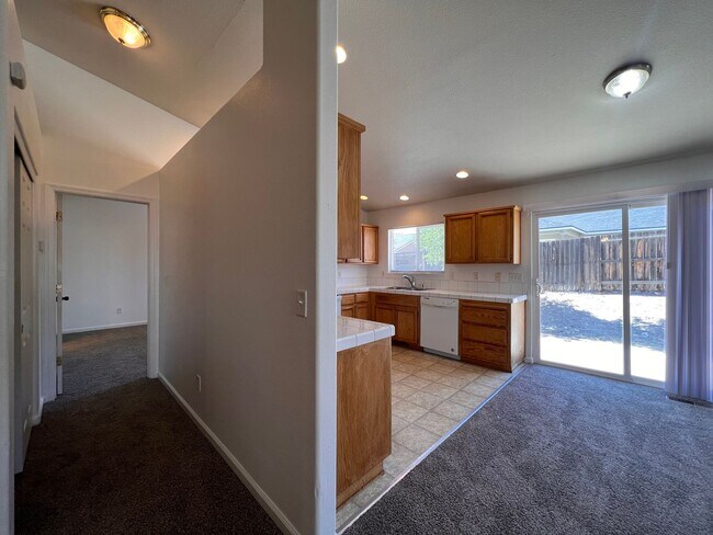 Building Photo - 3 bedroom Fernley home in Donner Trails, F...