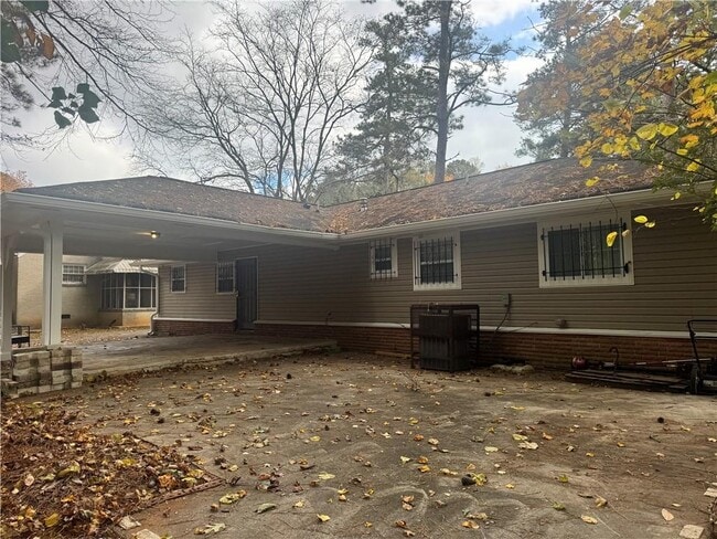 Building Photo - 2191 Beecher Cir SW