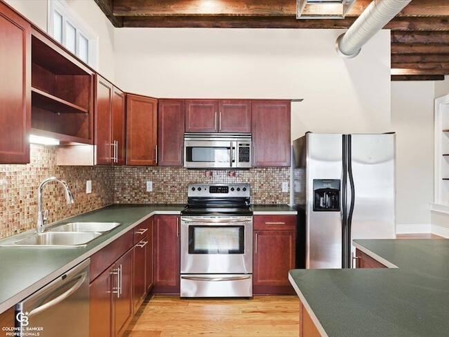 Building Photo - 804b Lapeer Ave