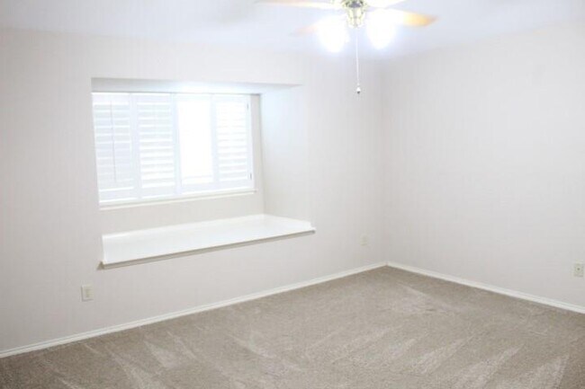 Building Photo - 1013 Stone Gate Dr