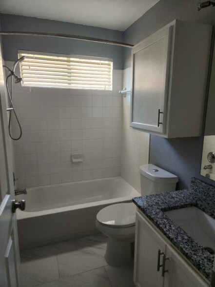 Building Photo - 5502 Red Pine Dr