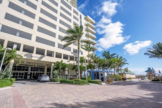 Building Photo - 16699 Collins Ave