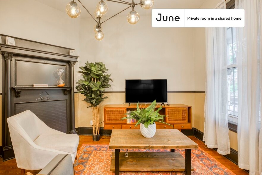 Building Photo - Room in Shared 4 bed/2 bath home in Columbia Heights