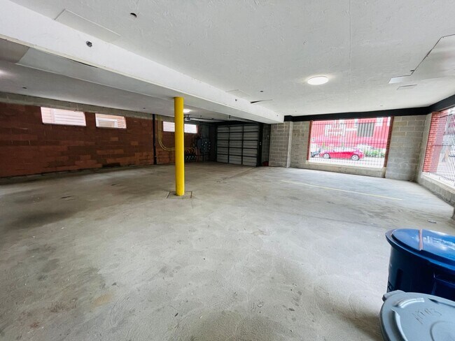 Building Photo - 104 S 24th St