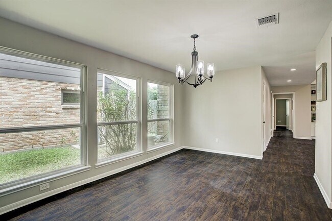 Building Photo - 1074 Apache Falls Dr