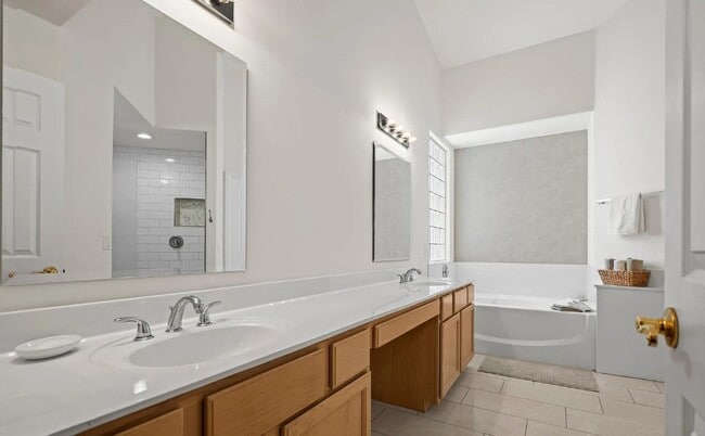 Building Photo - 2243 E Cortez Dr