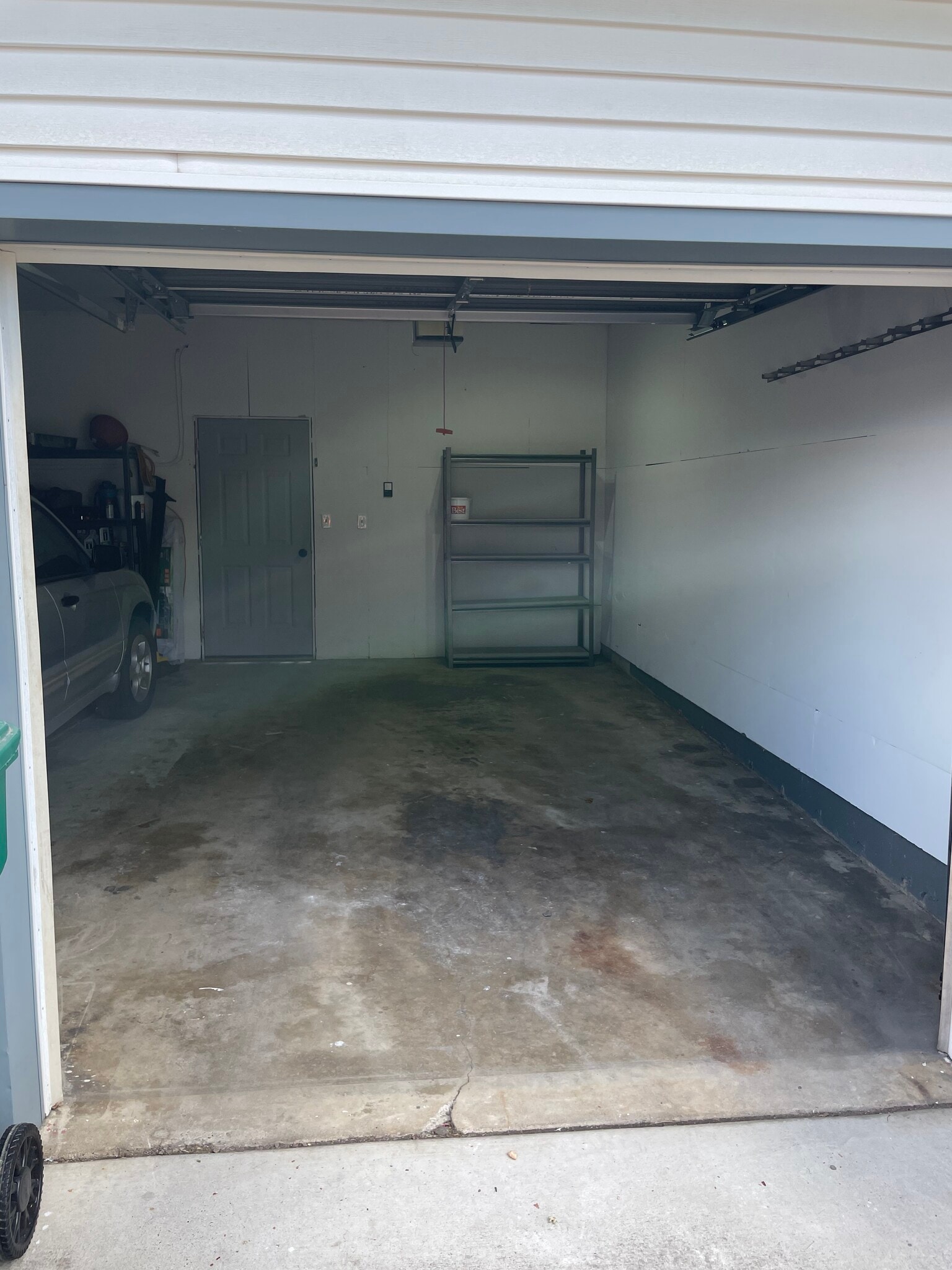 Garage 2 - 3011 N Stout Rd