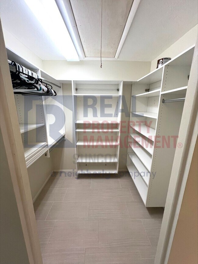 Building Photo - 936 N Beneva Rd