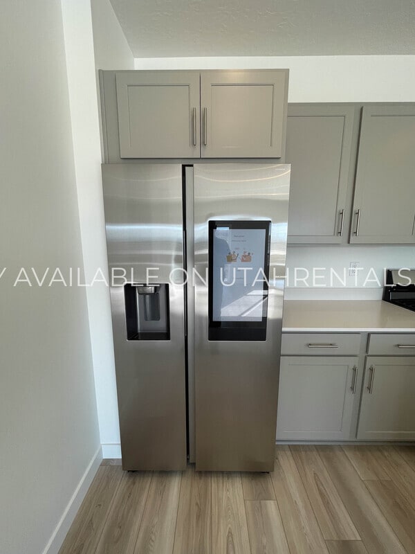 Building Photo - 1605 W Charmer Ln