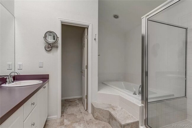 Building Photo - 552 Steele St