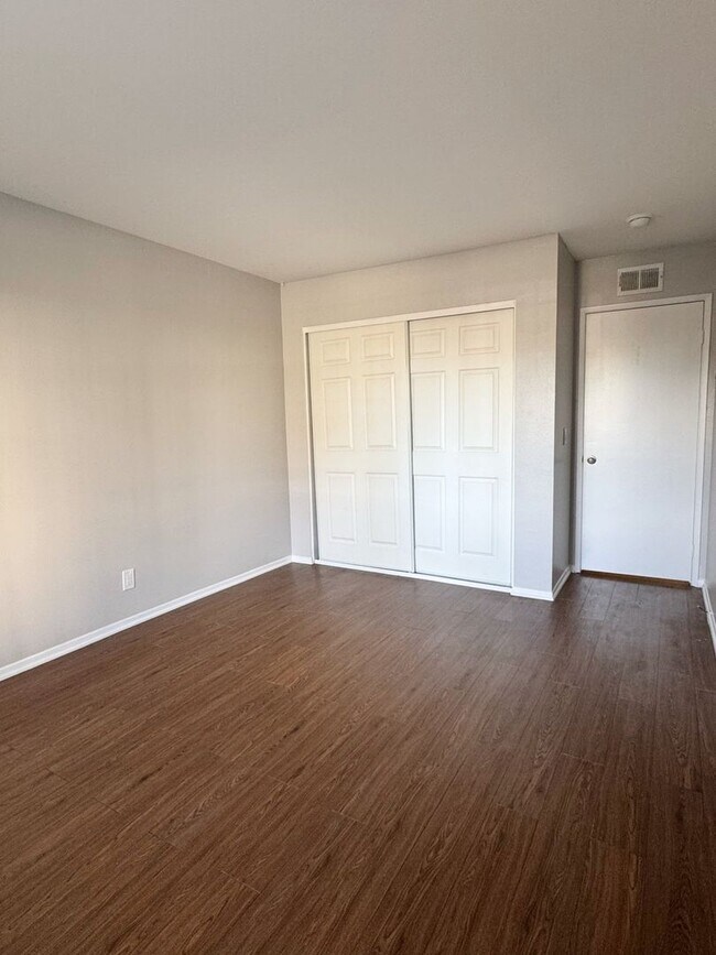 Building Photo - 1200 Gaviota Ave
